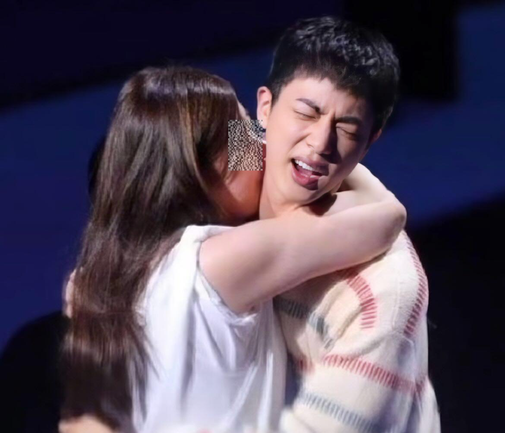 BTSジン　ハグキス