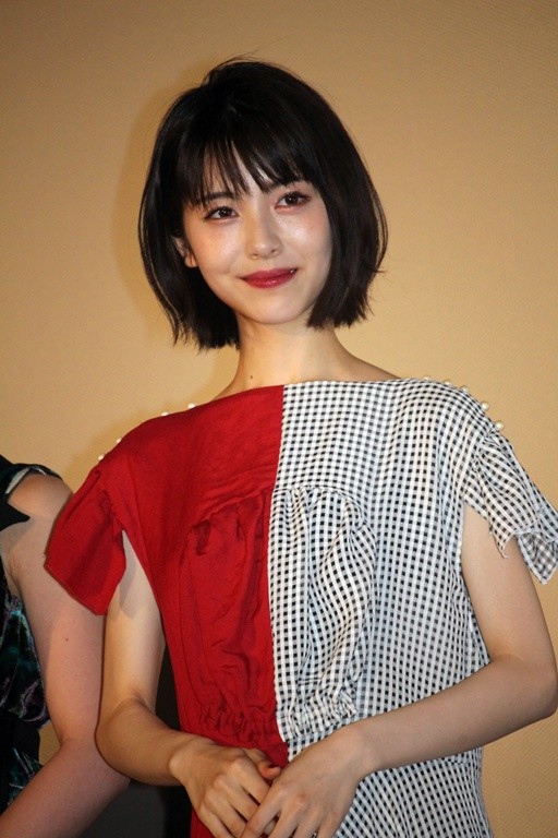 女優 浜辺美波 10代最後の誕生日にカレンダーブックを発売へ 気になる芸能まとめ