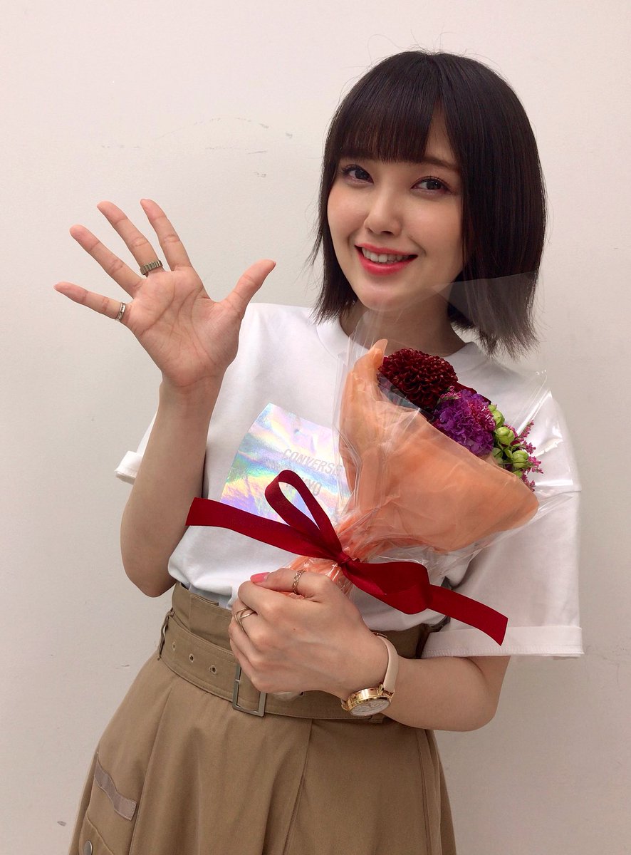 画像13枚 人気声優 鬼頭 明里さんの敬礼 めっちゃ可愛い 気になる芸能まとめ