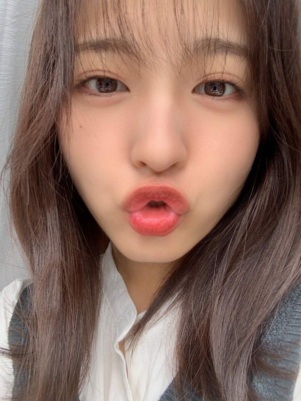 口をすぼめた顔(キス顔)08