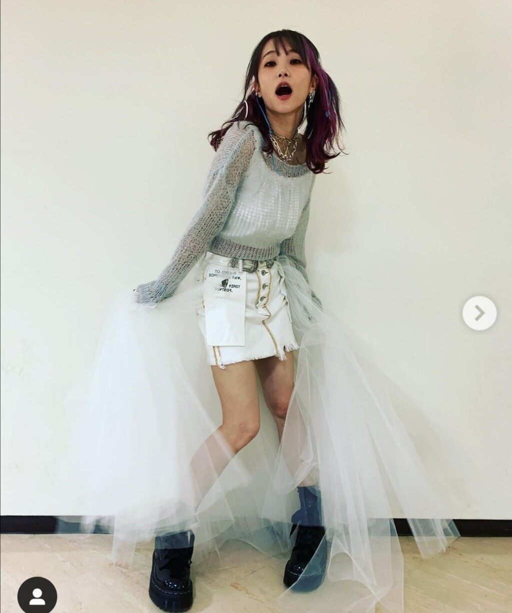 画像あり 人気アニソン歌手 38 さん インスタにえちえちなミニスカをアップしてしまうwww 気になる芸能まとめ