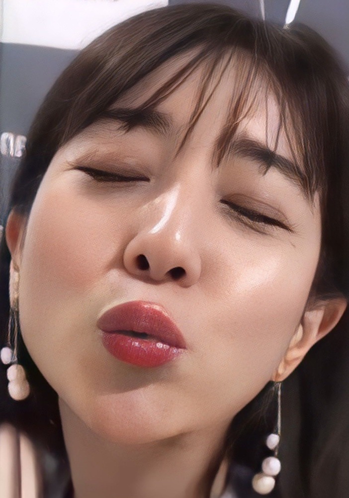 口をすぼめた顔(キス顔)02