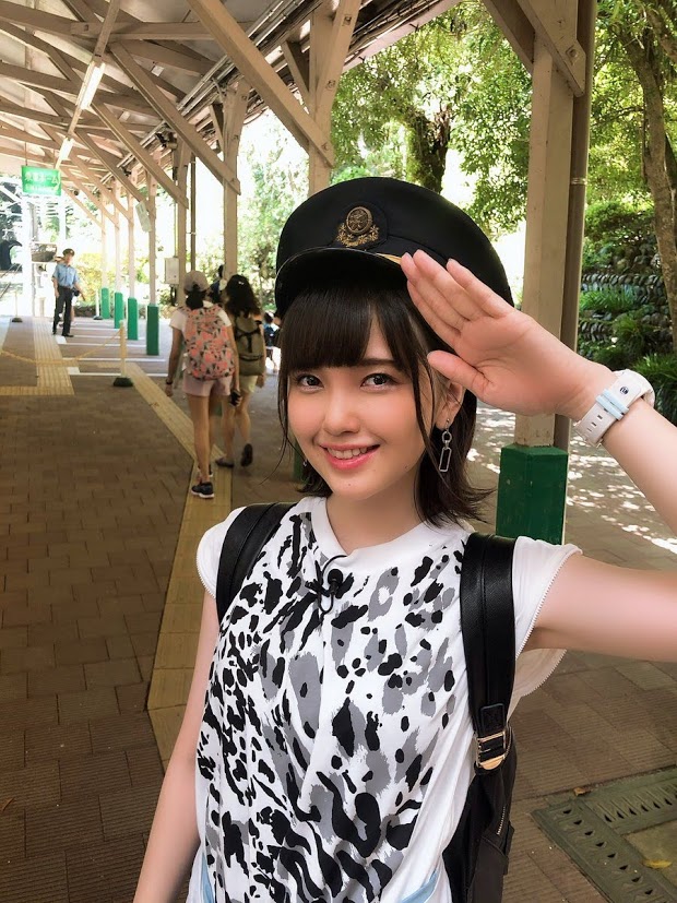 画像13枚 人気声優 鬼頭 明里さんの敬礼 めっちゃ可愛い 気になる芸能まとめ 画像13枚 人気声優 鬼頭 明里さんの敬礼 めっちゃ可愛い 気になる芸能まとめ