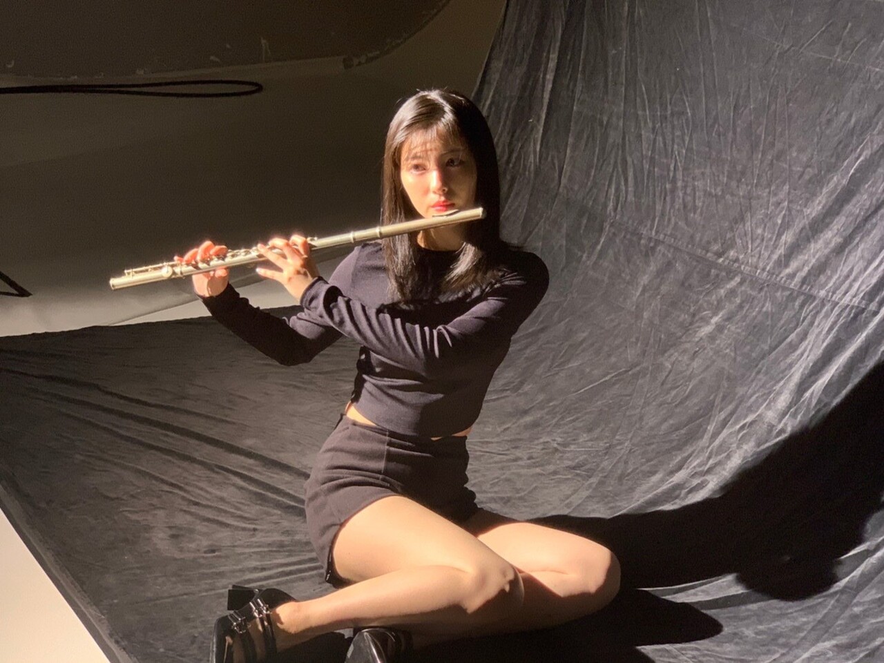 画像 女優 浜辺美波さん ビッグスウェットでエチエチ太ももを披露 気になる芸能まとめ 画像 女優 浜辺美波さん ビッグスウェットでエチエチ太ももを披露 気になる芸能まとめ