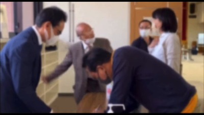 【悲報】動画「これ、中国人ソーラーパネル事業者による地域住民への説明会」→説明会で住民集めて、まとめて恫喝して黙らしていたことが発覚