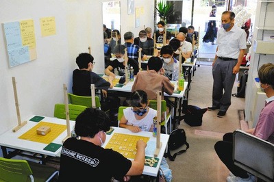 【話題】ワーキングマザー代表「神童と呼ばれた私は将棋センターで「対戦」後に性被害に遭った」ネット「対局な」「この現場で性被害は本当ぉ？ｗ」