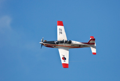 Demonstration_Flight_of_ROKAF_New_Light_Trainer_KT-1_'Woongbi'