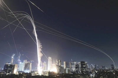 【電気代1回200円】対空防衛システム・アイアン・ビームの開発成功発表「まず追尾用の弱い光線をミサイルに当て、2度目の照射でミサイルを破壊」