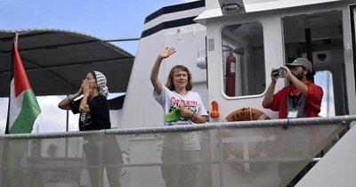 【速報】環境活動家グレタさんのガザ支援物資輸送船団、引き返す「ちょっと、ちょっとね、波が」 【速報】環境活動家グレタさんのガザ支援物資輸送船団、引き返す「ちょっと、ちょっとね、波が」