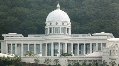 【速報】統一教会総本山の家宅捜査で札束が発見「年平均で教団に入ってくる現金が資料により判明『韓国20億円』『日本330億円』」 【速報】統一教会総本山の家宅捜査で札束が発見「年平均で教団に入ってくる現金が資料により判明『韓国20億円』『日本330億円』」