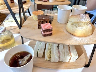 【画像】英国館のアフタヌーン5000円、めちゃめちゃ改善される「ええやん!」「紙コップセットと中身違いすぎだろw」 【画像】英国館のアフタヌーン5000円、めちゃめちゃ改善される「ええやん!」「紙コップセットと中身違いすぎだろw」