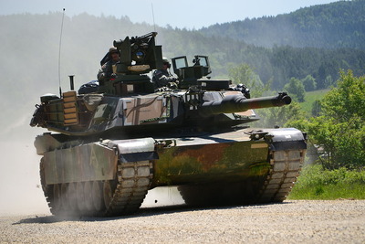 1280px-M1A2_tanks_at_Combined_Resolve_II_(14069815848)