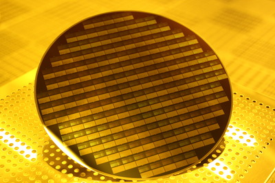 【速報】 中国で半導体産業に超重要な「フォトレジスト」の供給を日本が止めたという噂が拡散 右往左往www