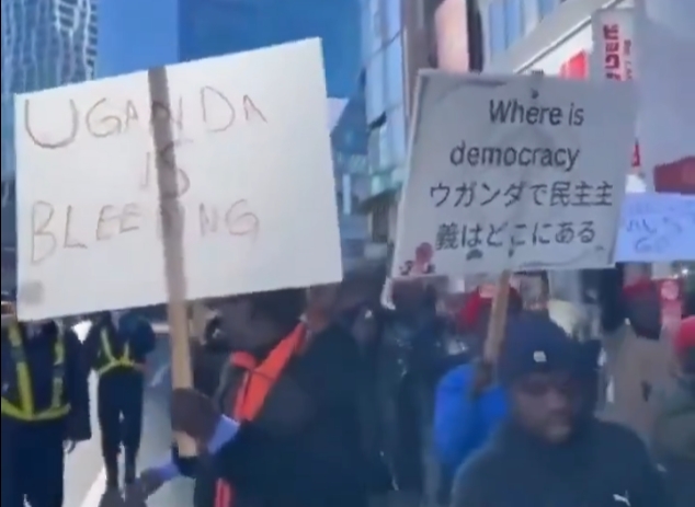 【?】 在日ウガンダ人たち、日本政府が自分たちを十分に支援していないとして抗議デモ