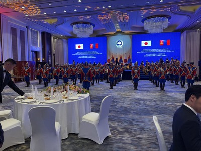 【文春】両陛下モンゴル訪問、河野太郎の行動に苦々しい視線「当日の動線が分かる内部資料や、セキュリティ上撮影不可と言われていた場所で撮影した写真も投稿」