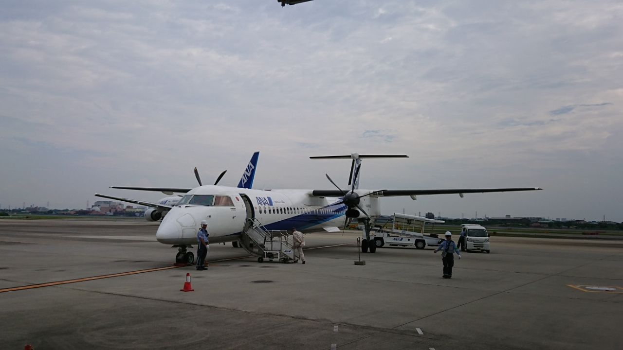 ANA 全日空 ボンバルディアDHC8-Q400 搭乗記 NH1661 大阪・伊丹～新潟