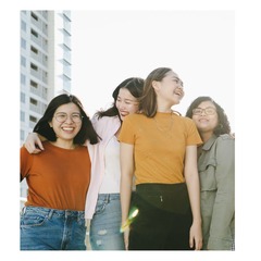 女性の健康の情報 教育 Instagramの投稿 青 ピンク 黄色 親しみやすいプロフェッショナルなスタイル