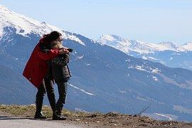 binoculars-995221__180