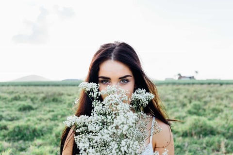 young-woman-bouquet