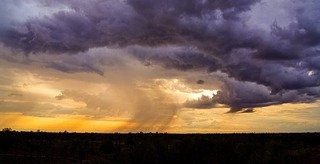 暗雲と夕立