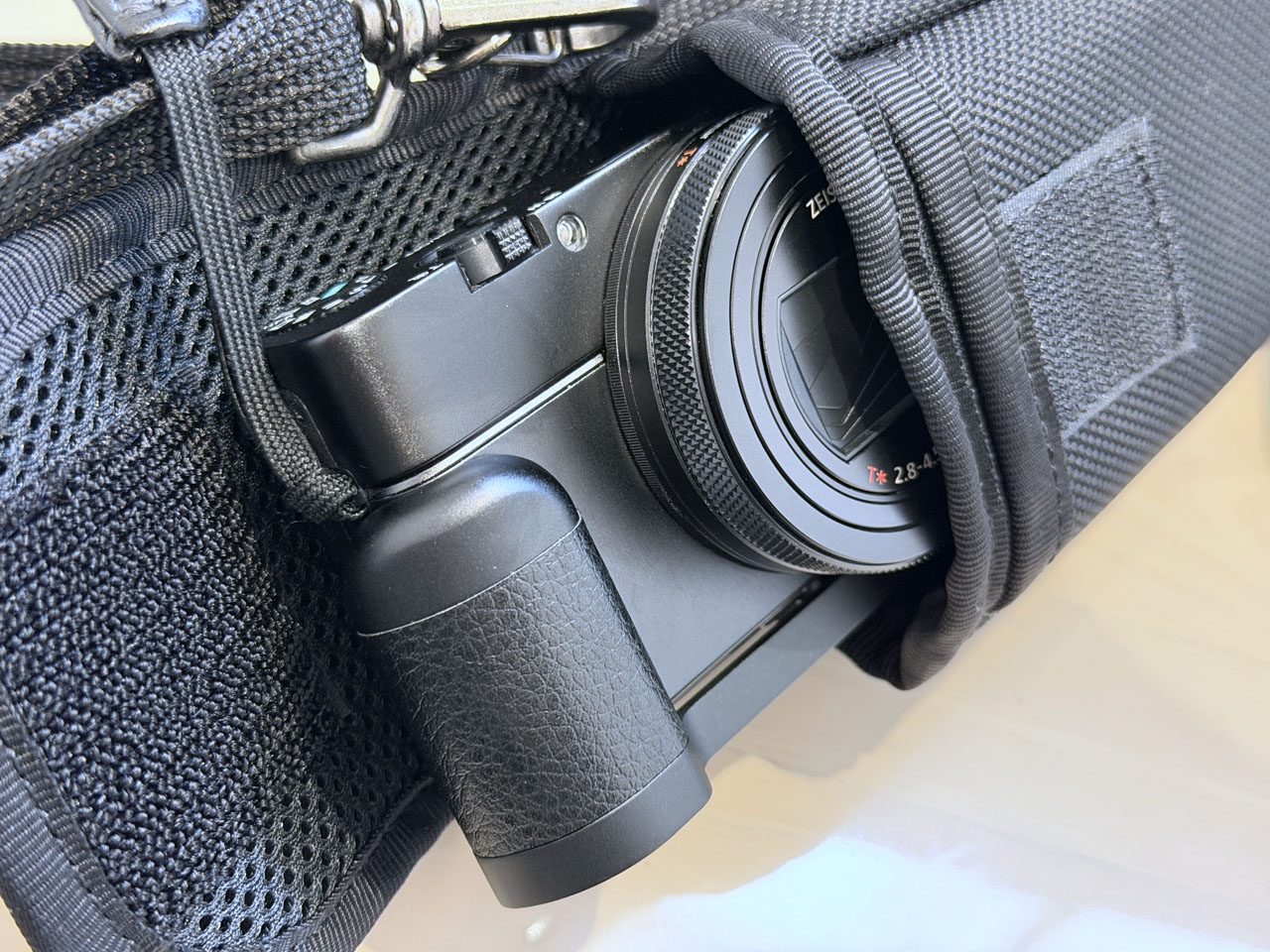 ソニー DSC-RX100M7にJJCハンドグリップを付けた : Salaryman C3