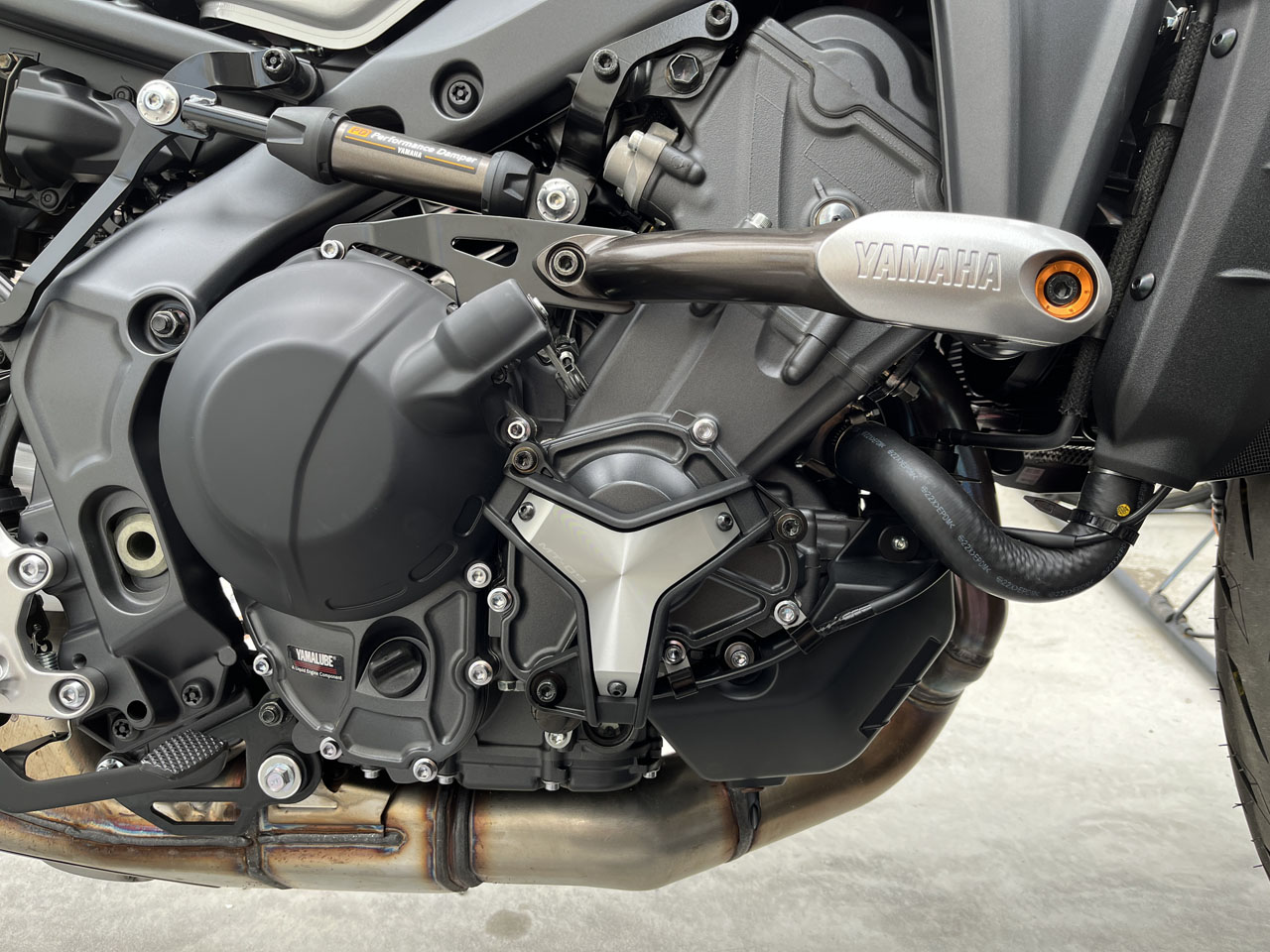 MT-09 SPにワイズギアのエンジンプロテクターを付けた : Salaryman C3