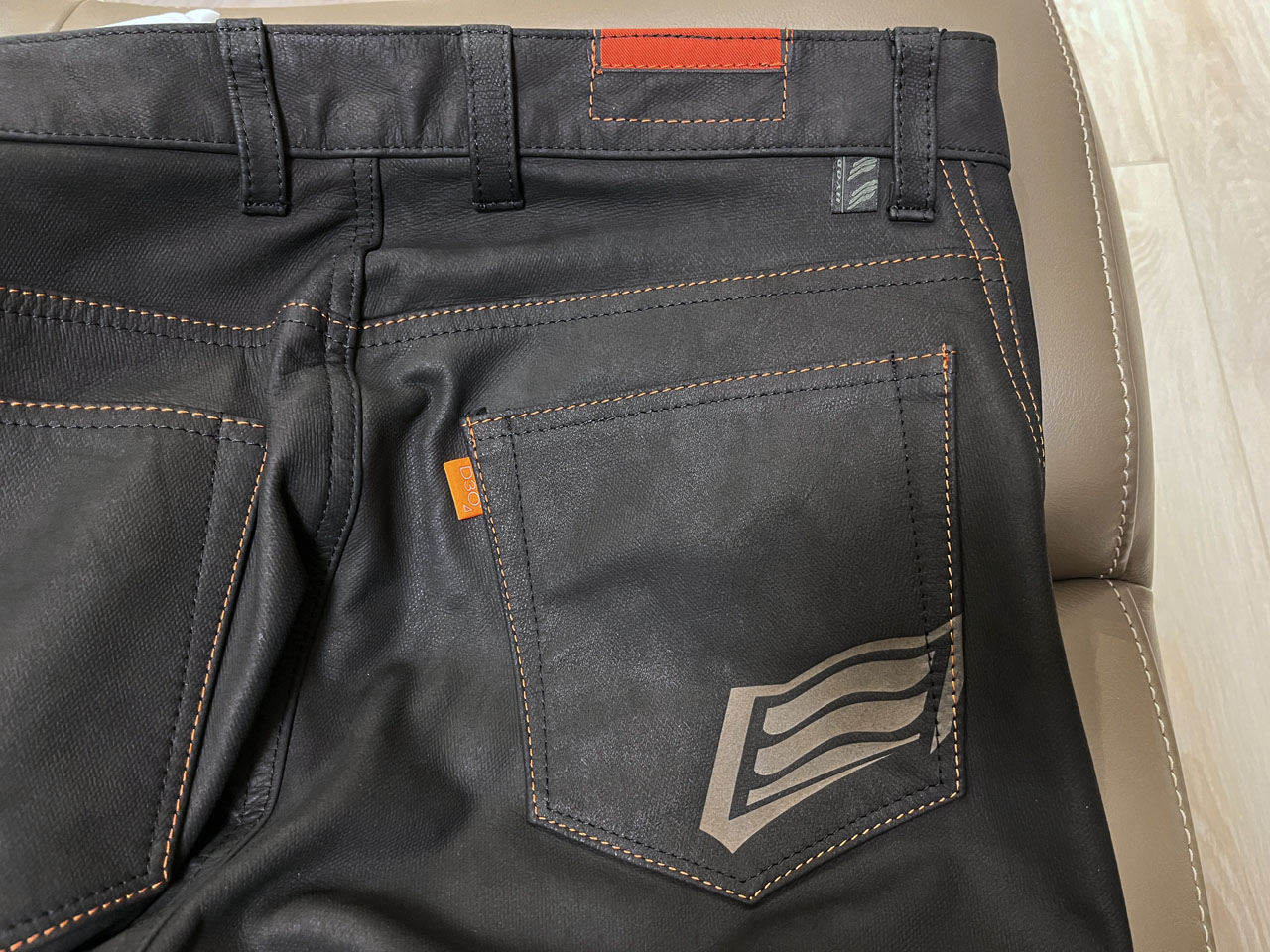 HYOD スマートレザーパンツを買った : Salaryman C3 HYOD スマートレザーパンツを買った : Salaryman C3