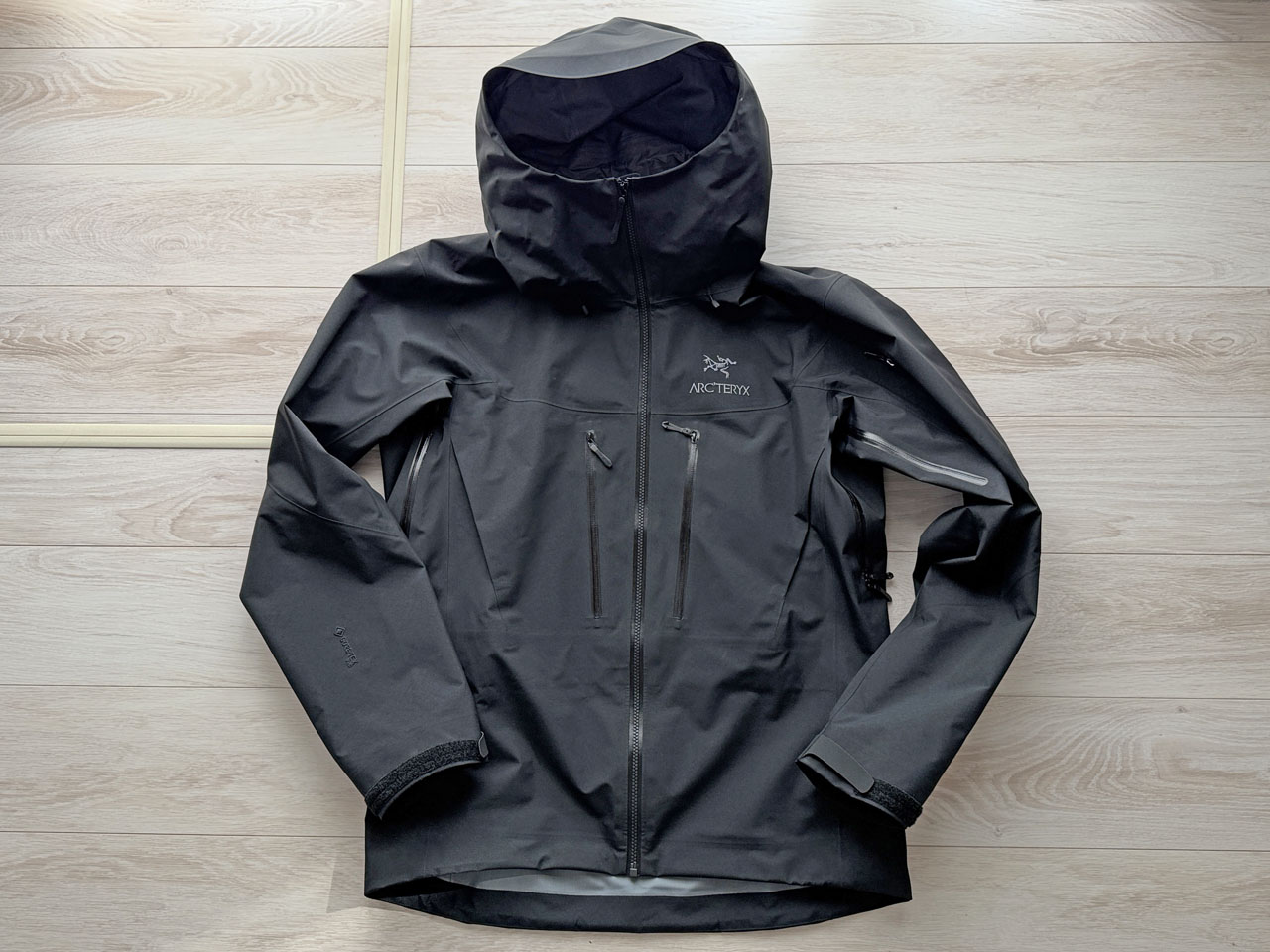 アークテリクス アルファSVジャケットの2025年モデルを買おうと思った