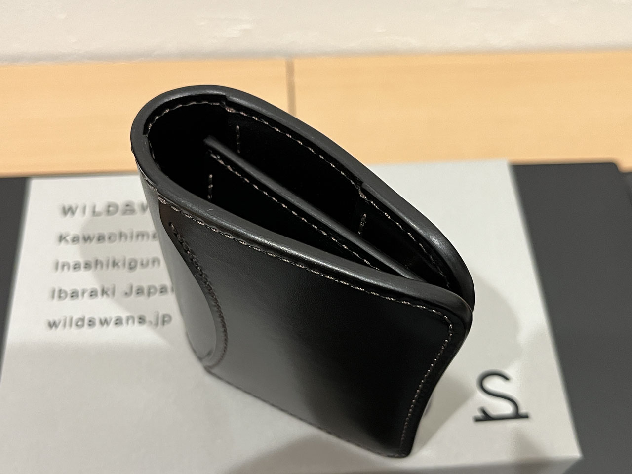WILDSWANS ブラック　サドルレザー　パーム V2 選べるノベルティ付】 ワイルドスワンズ サドルプルアップ