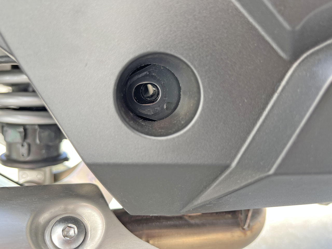 ホンダ X-ADVにライダーステップを装着した : Salaryman C3