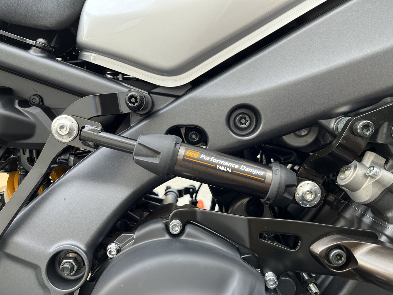 MT09パフォーマンスダンパー アルミパフォーマンスダンパー MT09/XSR900GP｜フレーム周辺