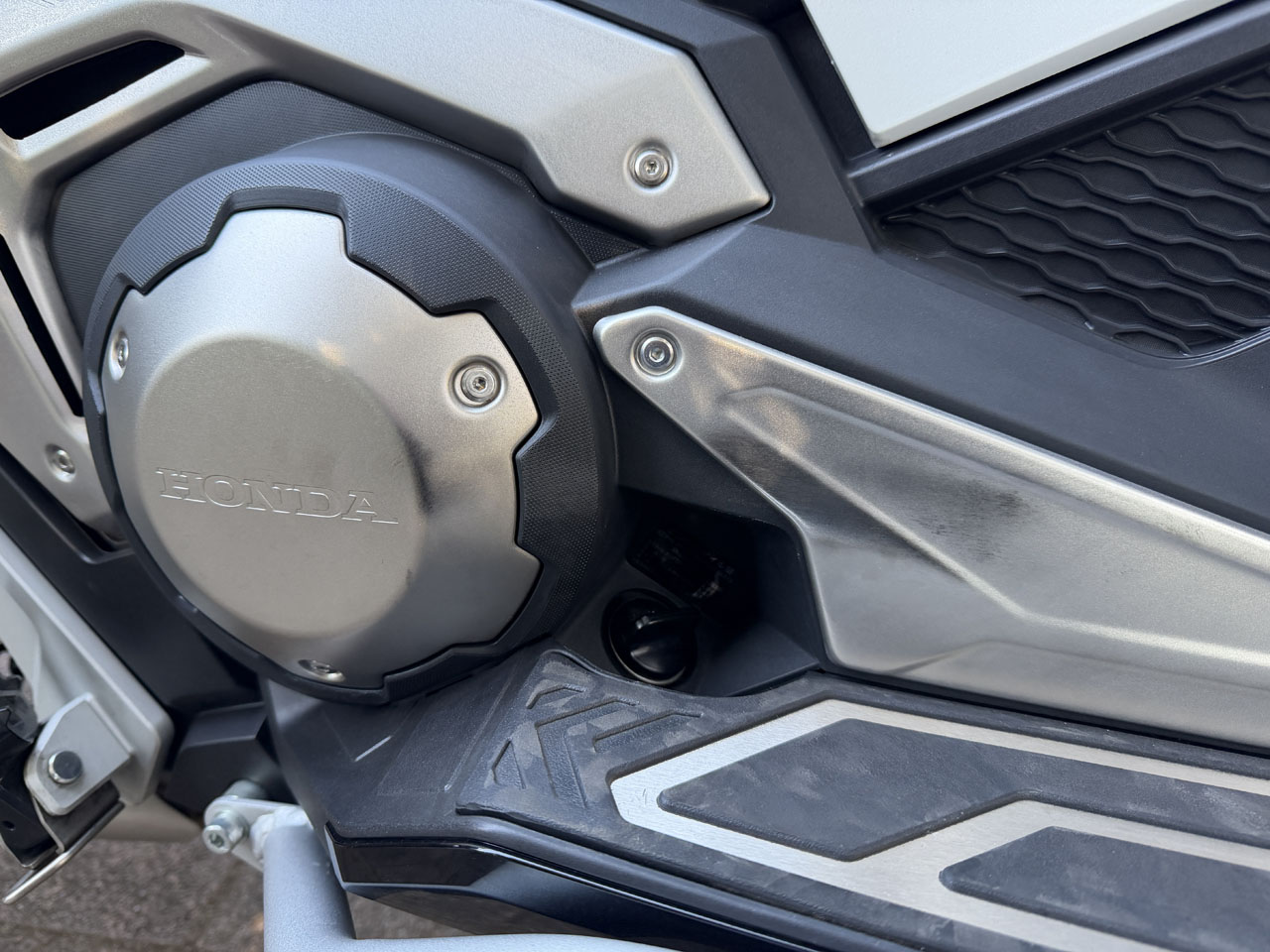 ホンダ X-ADV RH21（2025年モデル）に1年・10000Km乗った感想と2026年