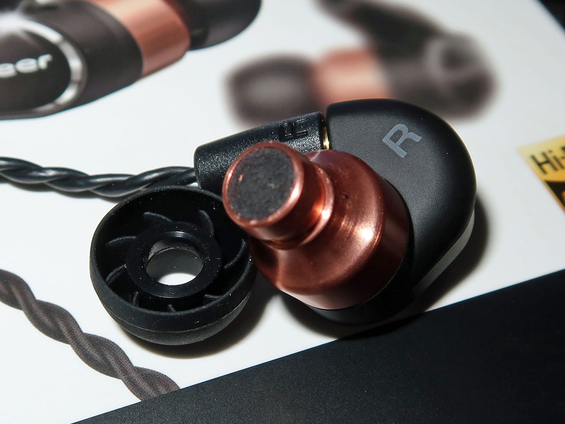 Pioneer SE-CH9T (別売のバランスケーブル付き) パイオニア SE-CH9T 価格比較 - 価格.com