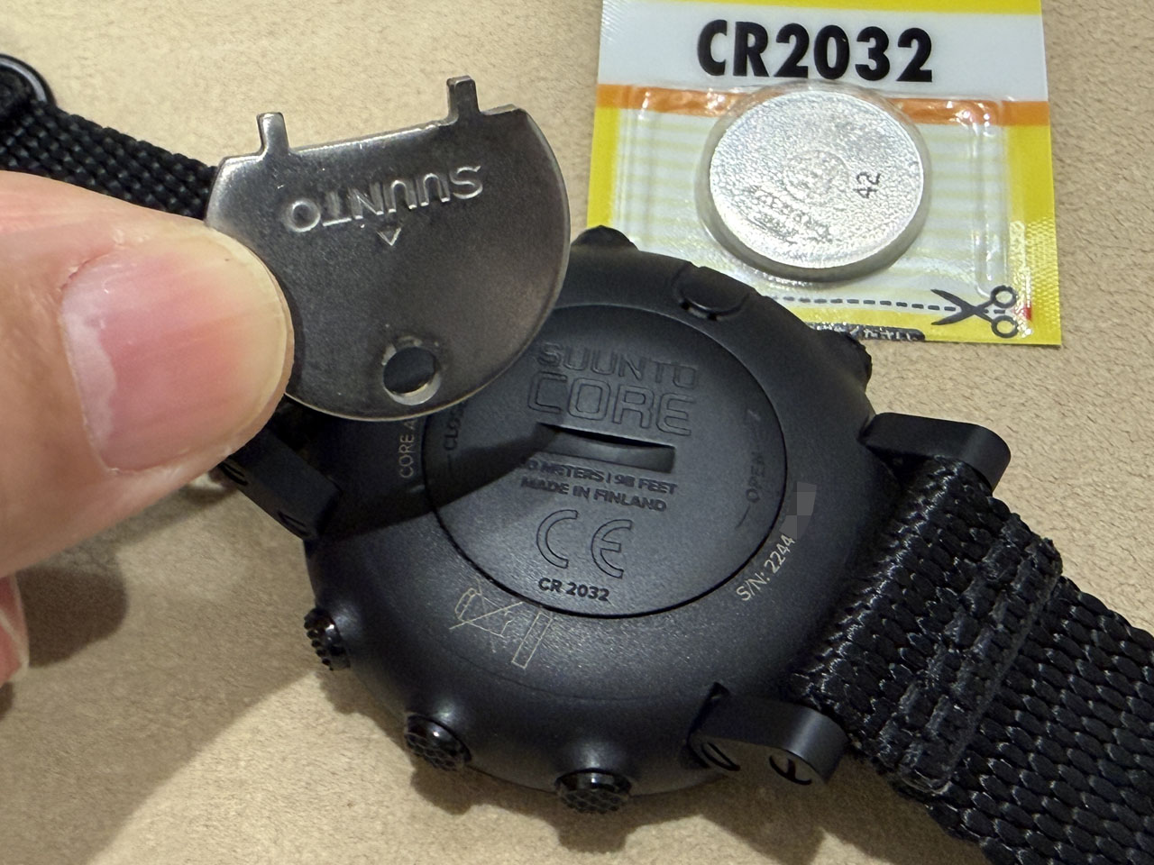 SUUNTO　CORE　電池切れです。 SUUNTO CORE ALPHA STEALTHの電池交換（2回目） : Salaryman C3
