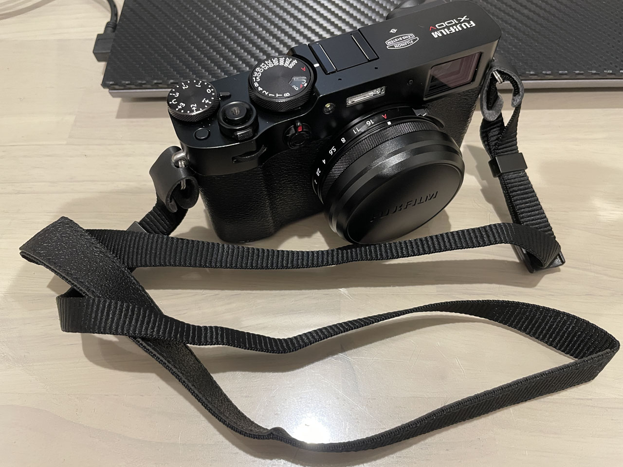 FUJIFILM X100S コンパクトデジタルカメラ　モノグラムストラップ付 FUJIFILM X100S コンパクトデジタルカメラ モノグラムストラップ
