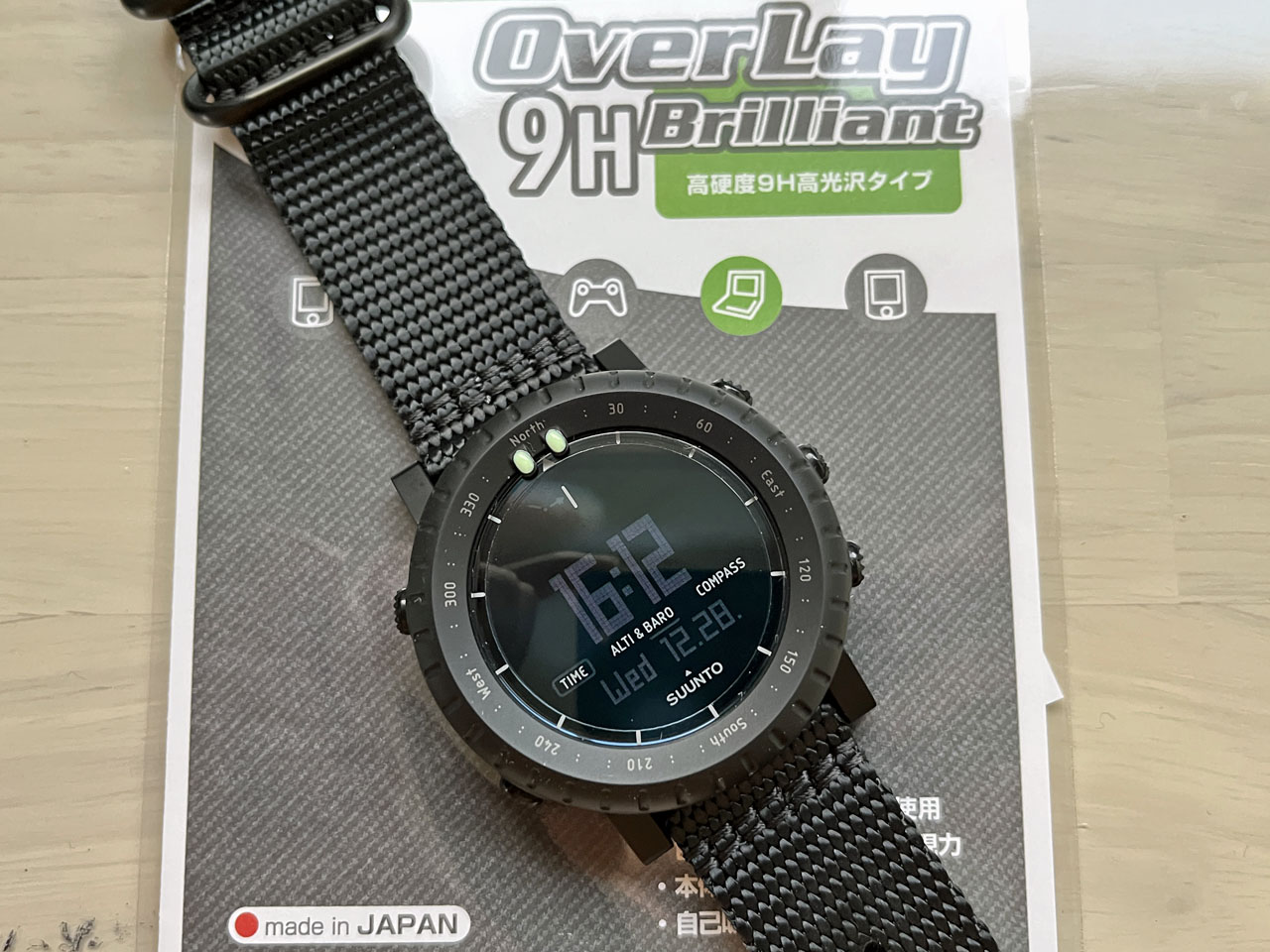 SUUNTO CORE ALPHA STEALTHに保護フィルム貼る : Salaryman C3