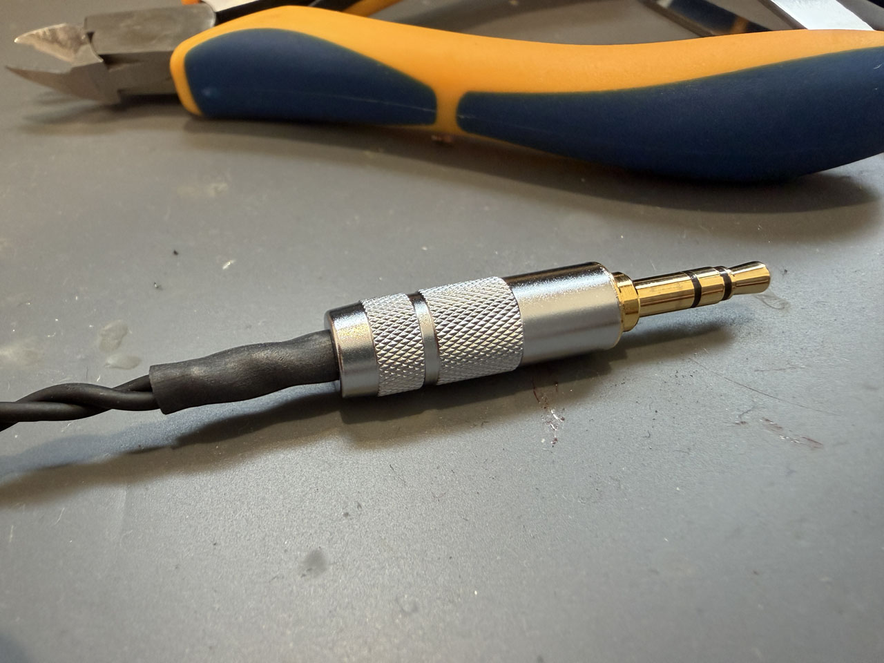 ソニーMDR-CD900STの改造プラグを3.5mm3極に戻した : Salaryman C3
