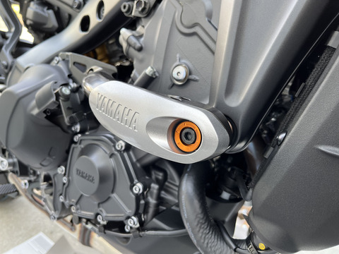 MT-09 SPにサイドプロテクターを付けた : Salaryman C3