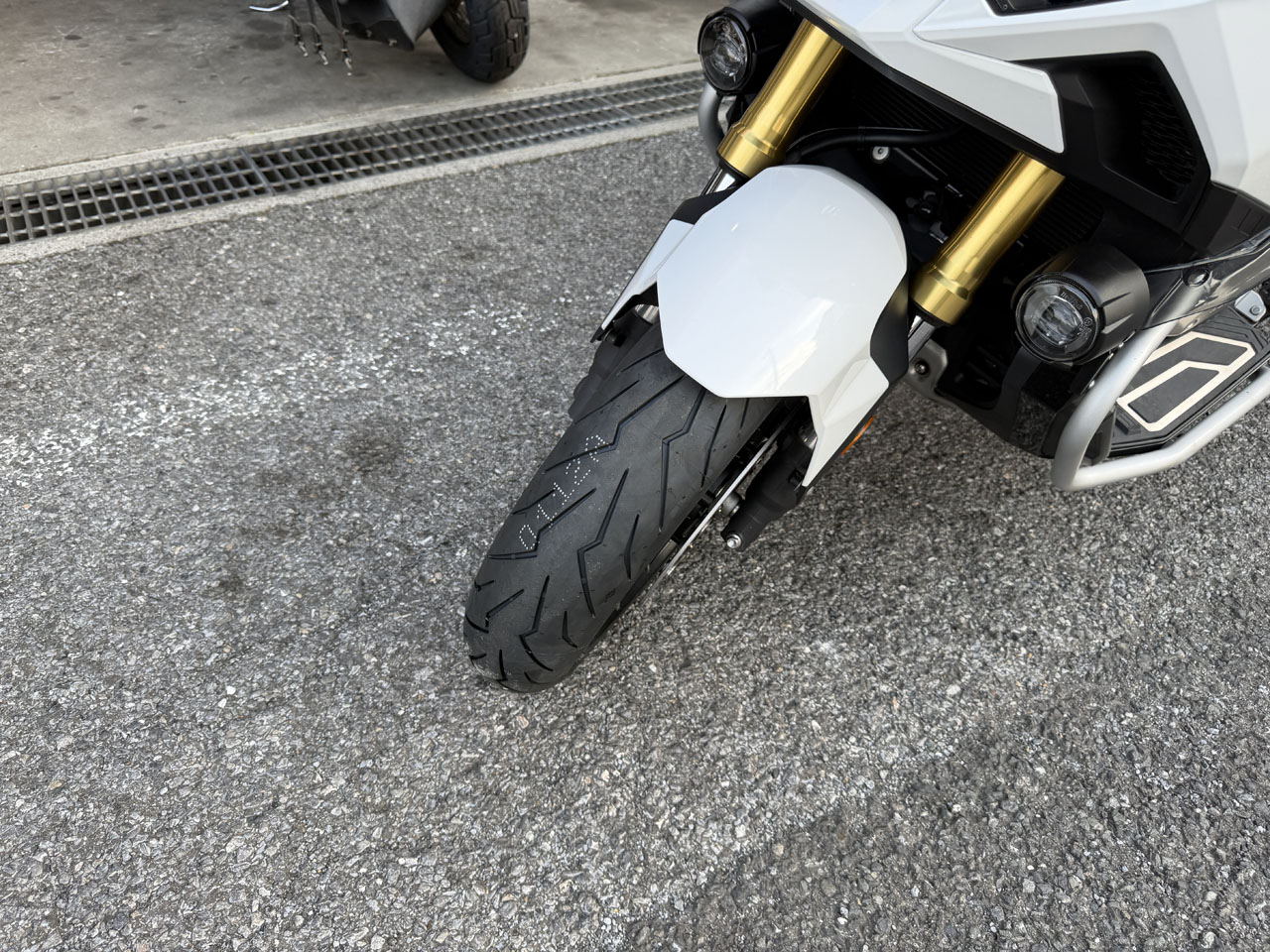 X-ADV RH21のタイヤ交換をした話 : Salaryman C3