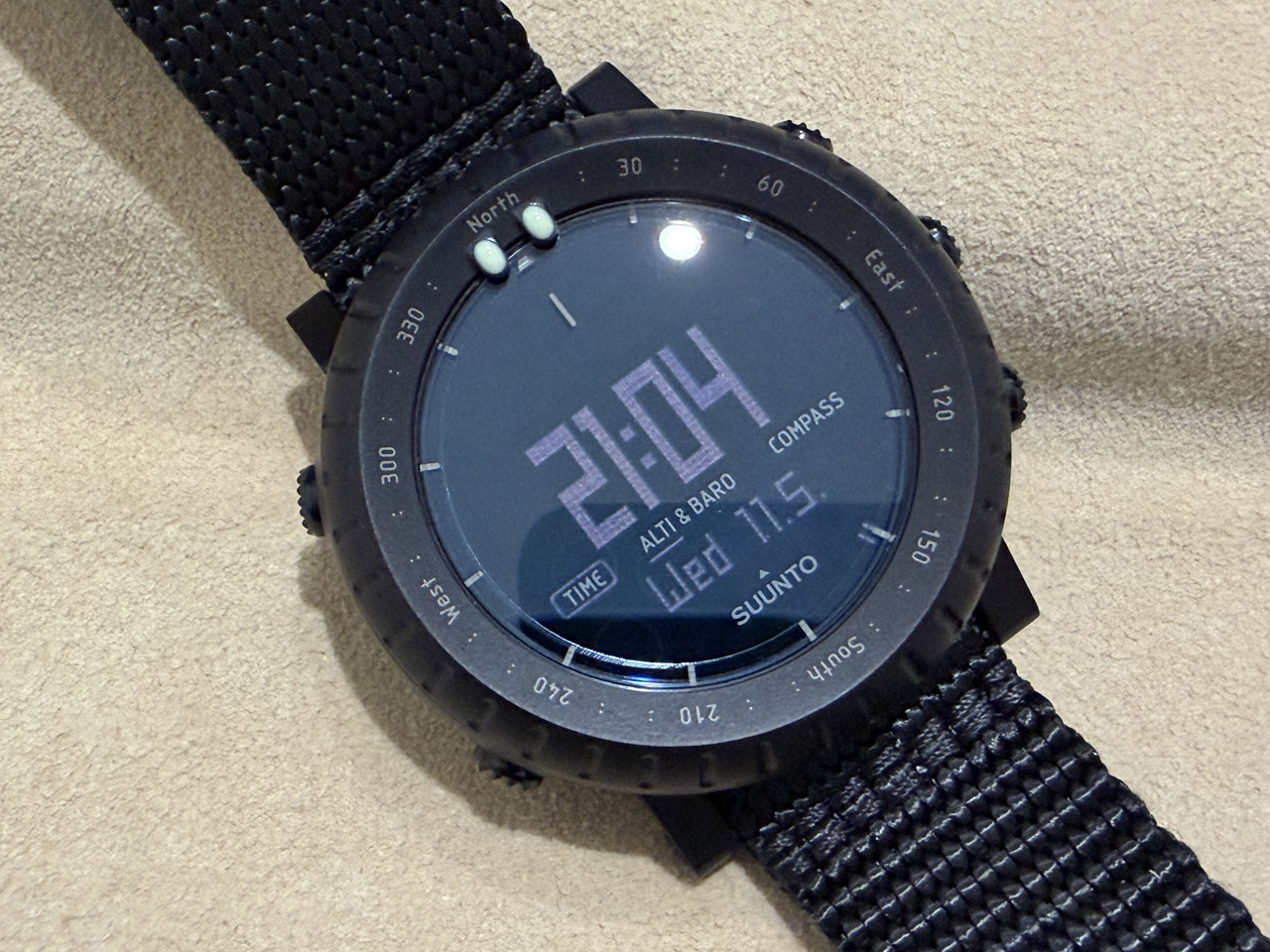 SUUNTO CORE ALPHA STEALTHの電池交換（2回目） : Salaryman C3