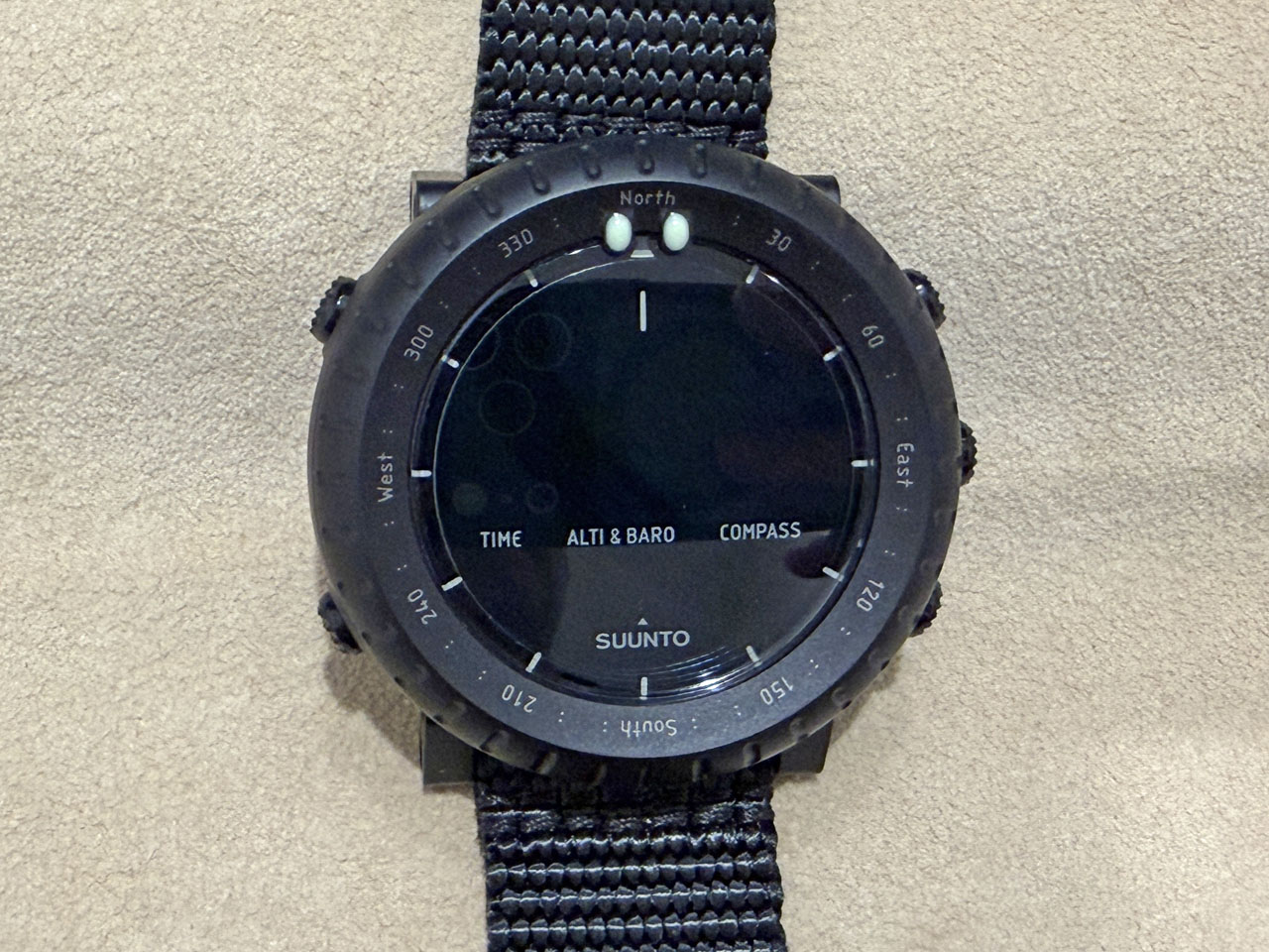 SUUNTO CORE ALPHA STEALTHの電池交換（2回目） : Salaryman C3