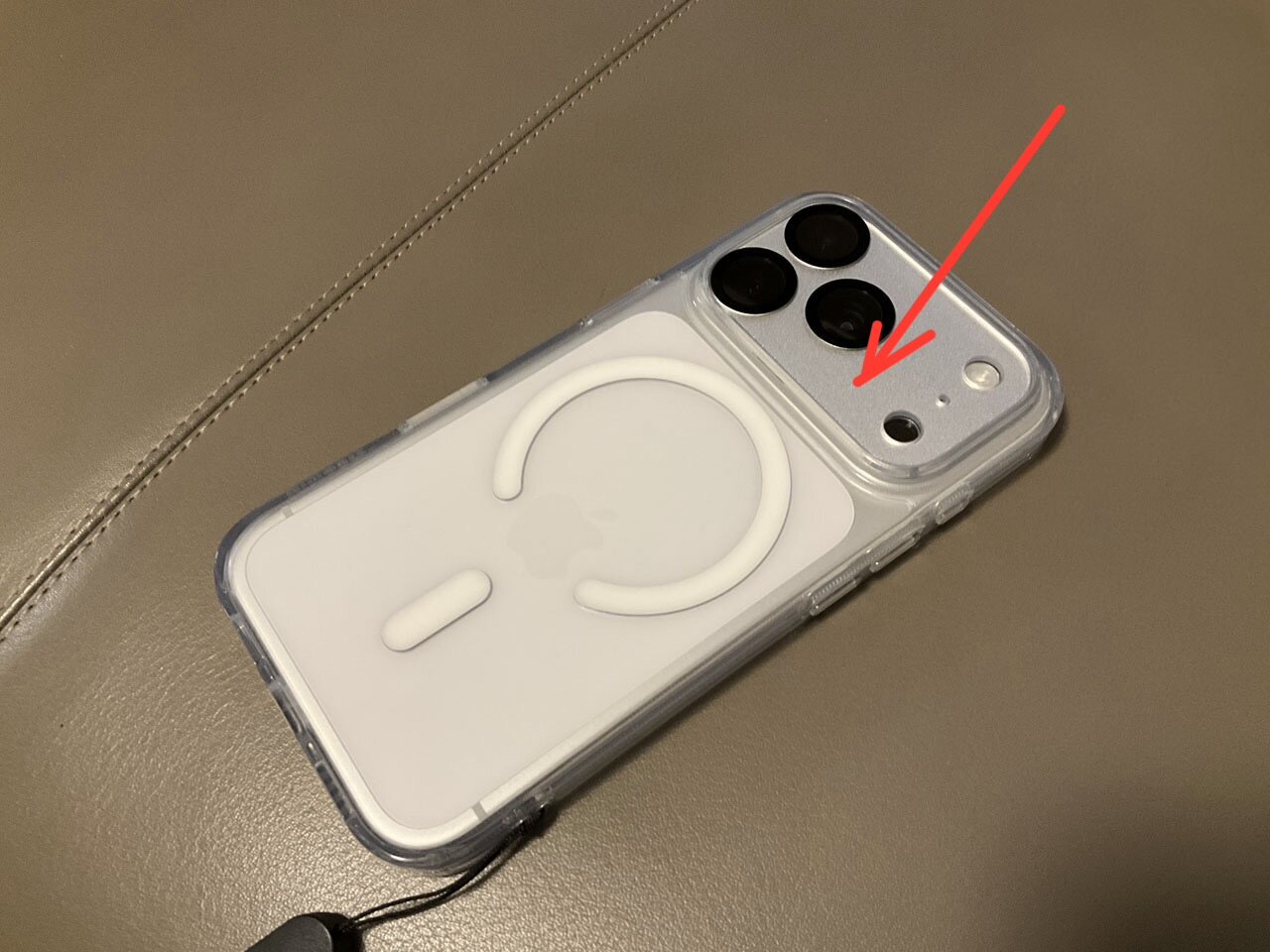 iPhone17 Proのケースを交換 : Salaryman C3