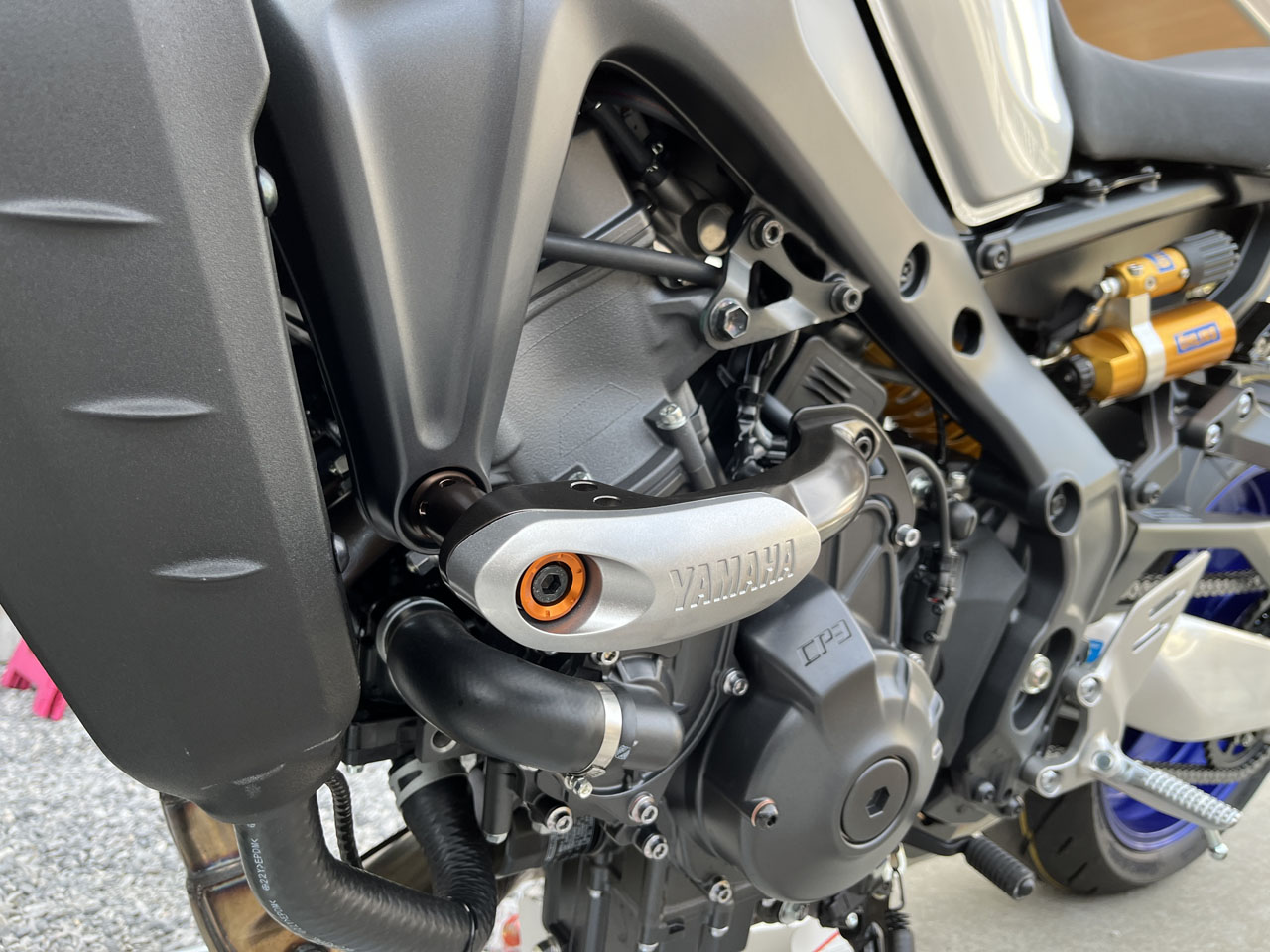 MT-09 SP 純正 ワイズギア サイドプロテクター エンジンガード 美品 MT-09 SP 純正 ワイズギア サイドプロテクター エンジンガード 美品