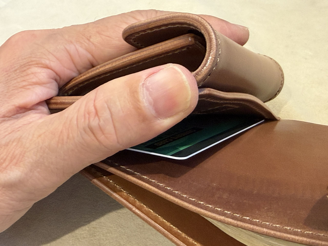 ロブスタレザー ドラムに中身を入れてみた : Salaryman C3
