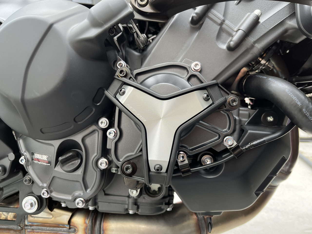 MT-09 SPにワイズギアのエンジンプロテクターを付けた : Salaryman C3