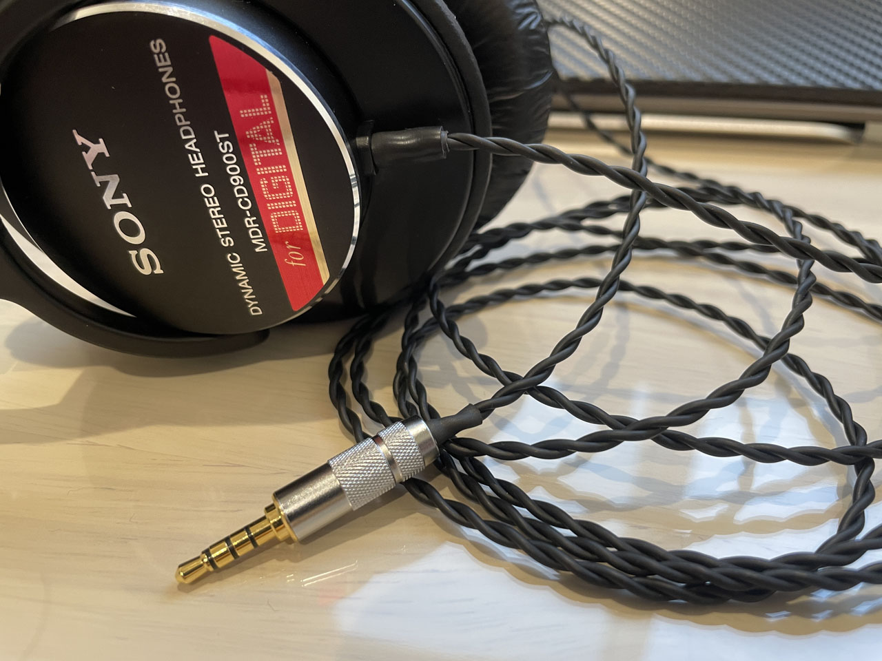 バランス化改造済みのソニーMDR-CD900STを再リケーブル バランス化改造済みのソニーMDR-CD900STを再リケーブル