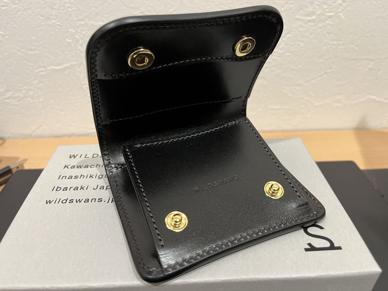 ワイルドスワンズ PALM-V2 サドルプルアップ : Salaryman C3 ワイルドスワンズ PALM-V2 サドルプルアップ : Salaryman C3