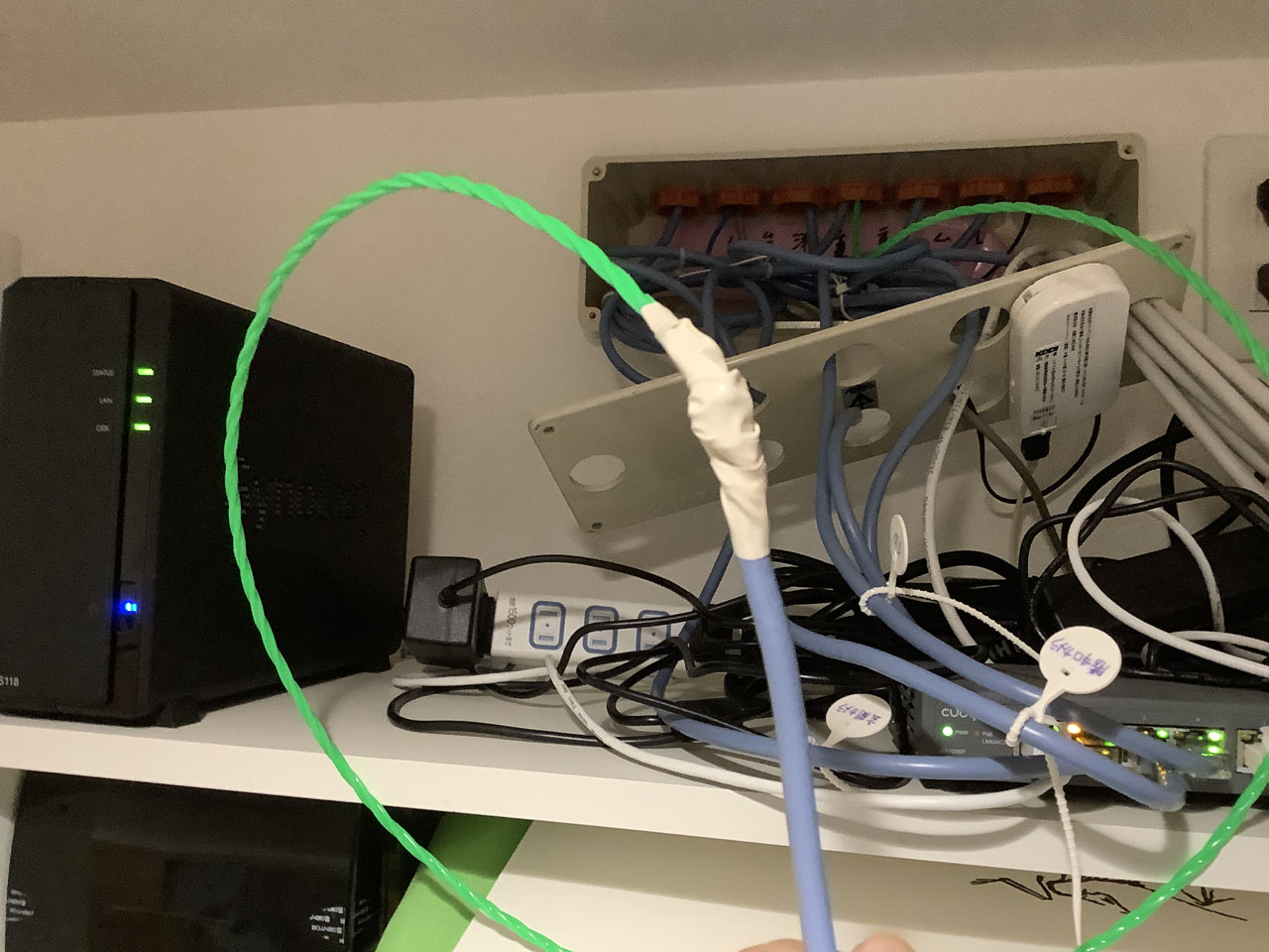 Lanケーブルの通線作業 Salaryman C3