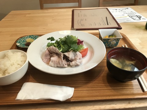 ヨロズランチ