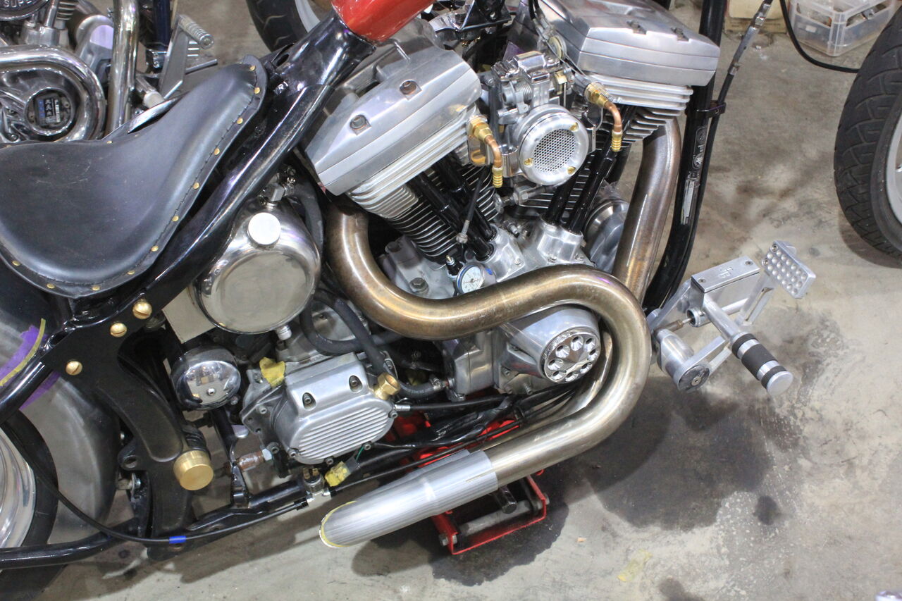 ハーレー　ソフテイル　エボ取り付け　マフラー Harley (Softail) muffler replacement - I tried starting the